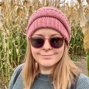 Meet your Posher, Lora